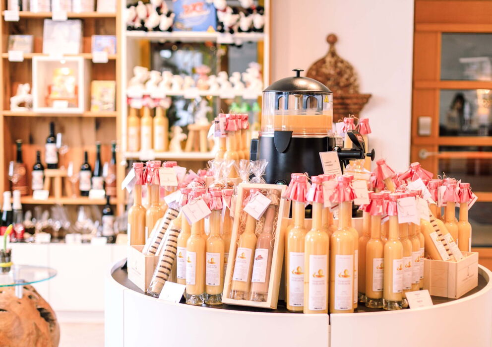 Diverse Delikatessen im Souvenirgeschäft St. Wolfgang, der Rösslerei des Weissen Rössls
