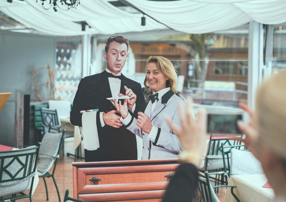 Mit dem Fotospot am Weissen Rössl am Wolfgangsee werden Sie Teil des Im Weißen Rössel am Wolfgangsee Films.