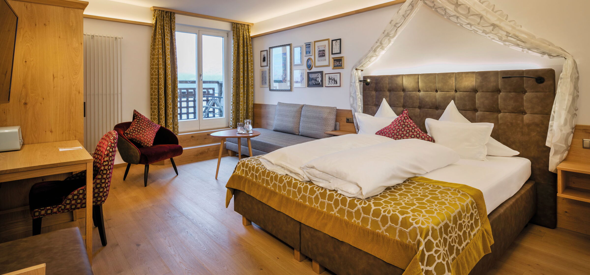 Bright room illuminated by indirect lighting in a modern style furnished in the Weissen Rössl am Wolfgangsee