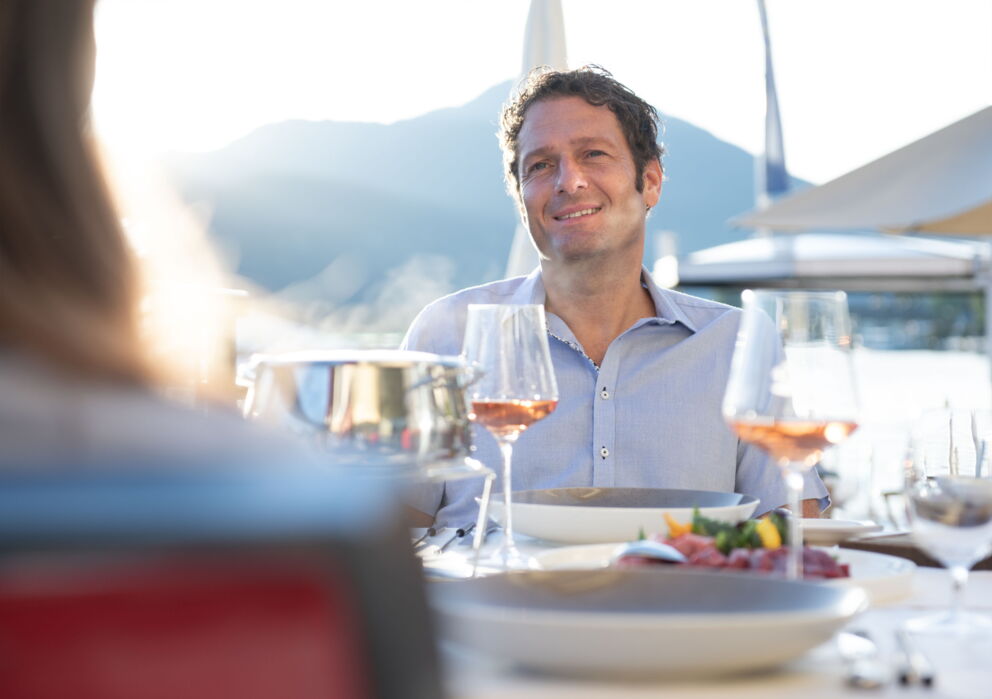 Romantic Dinner by the Lake in the White Horse Inn