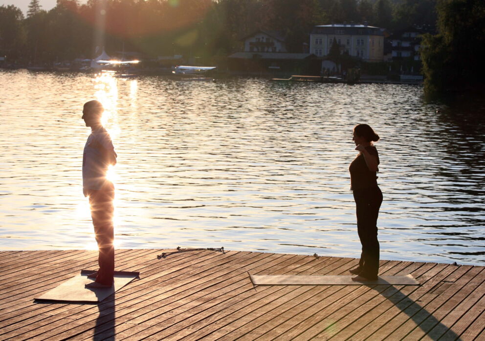 Two people doing yoga at the Hotel Im Weissen Rössl on Lake Wolfgang