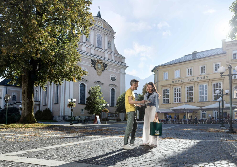 Ein Mann und eine Frau in der Bad Ischler Altstadt