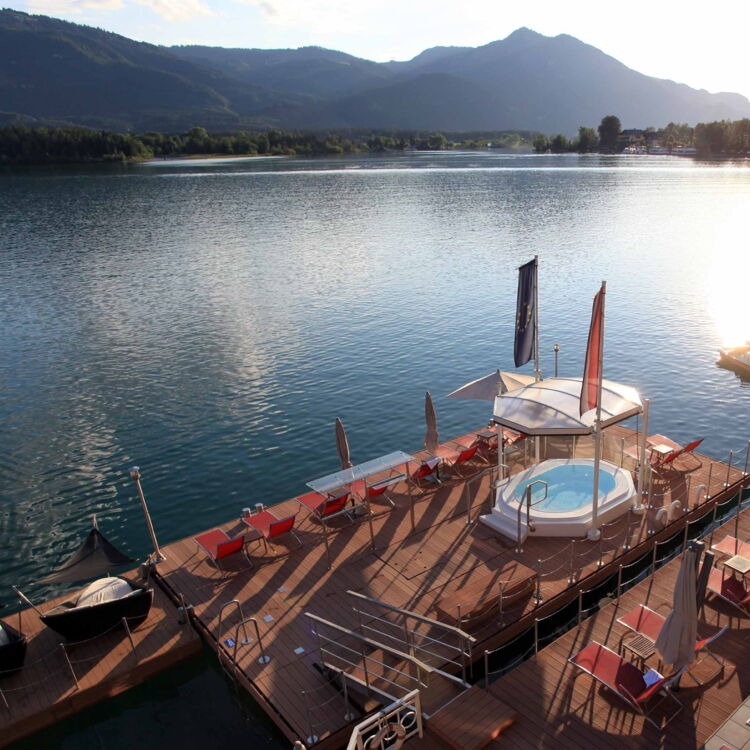 Outer spa area of the Weissen Rössl and the famous Rössl Pool at Lake Wolfgang