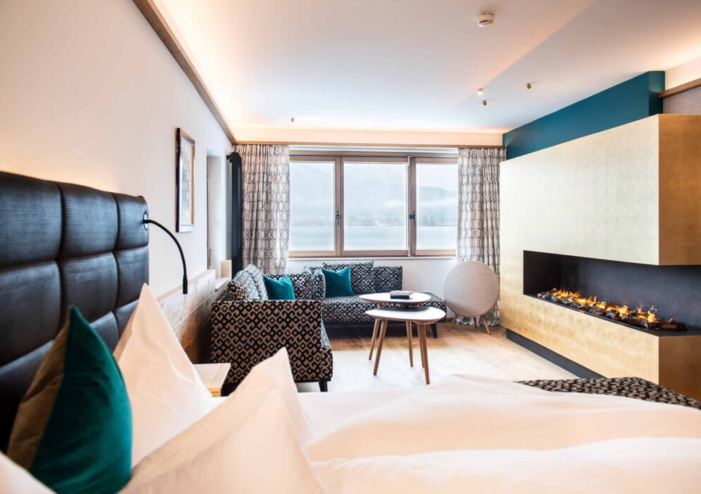 Ein Zimmer im Hotel Weissen Rössl mit Feuerstelle