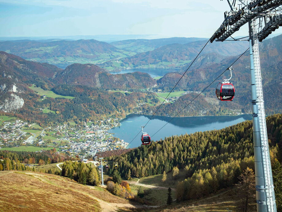 Gondel auf dem Zwölferhorn mit ausblick auf den Wolfgangsee