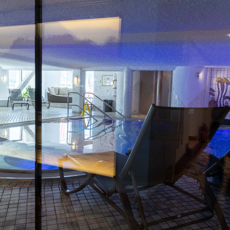 Schwimmbecken im Familien Spa Bereich im Weissen Rössl