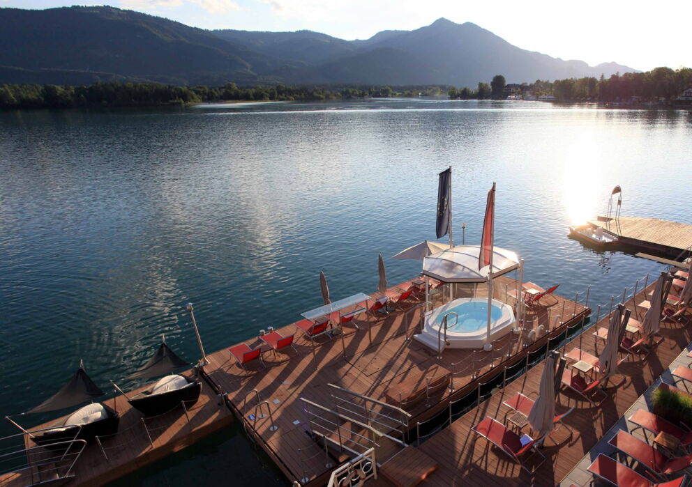 Äußerer Spa-Bereich des Weissen Rössl und der bekannte Rösslpool am Wolfgangsee