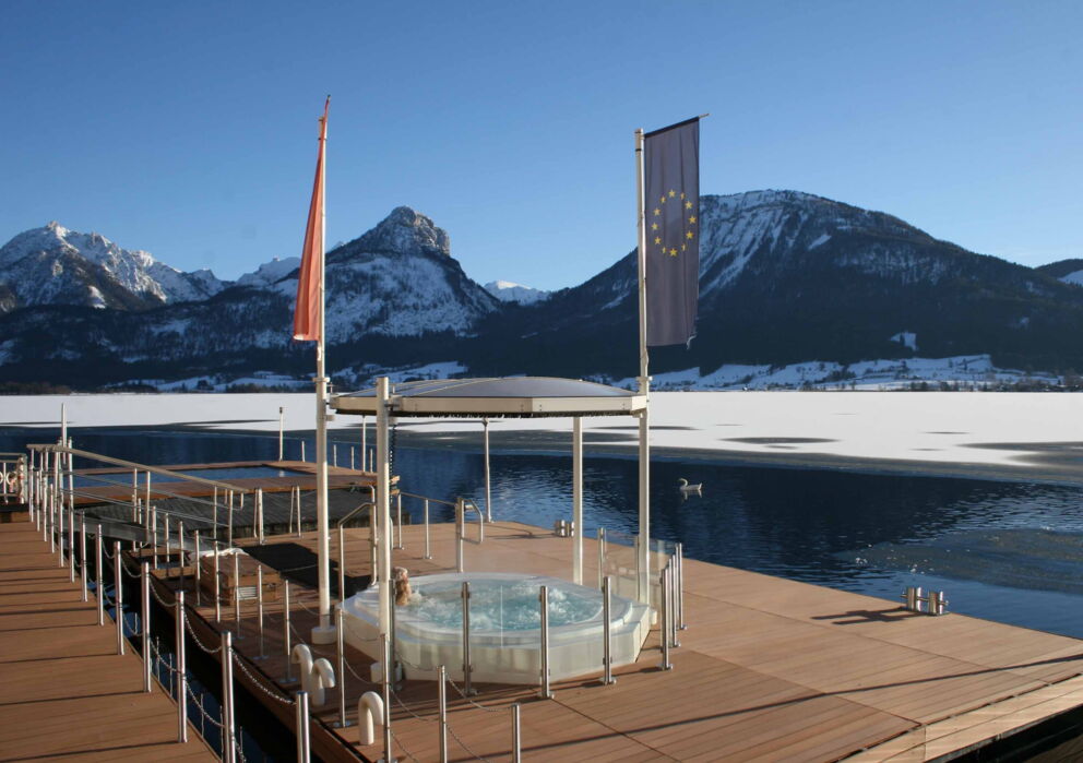 Der beheizte Pool vom Weissen Rössl im advent