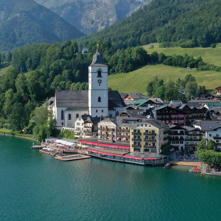 Das Hotel Weisses Rössl direkt am Ufer des Wolfgangsees