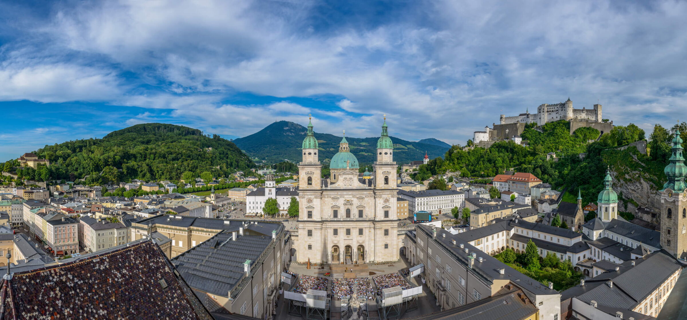 Salzburger Festspiele © Tourismus Salzburg GmbH/Blick über die Jedermann Bühne 2015 am Domplatz in Salzburg: Breitegger Günter
