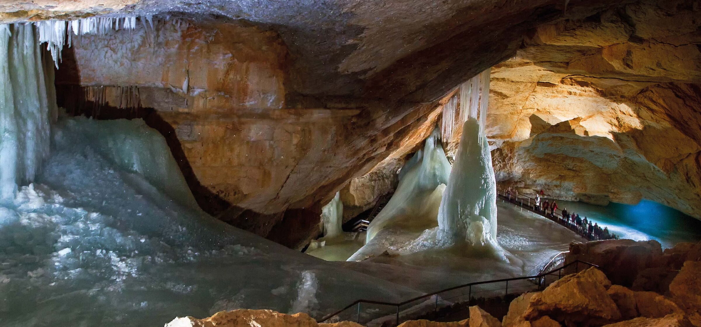 Das Innere der Eishöhle des Dachsteins