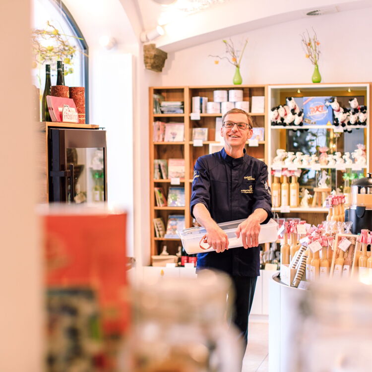 Mitarbeiter in der Rösslerei im Weissen Rössl