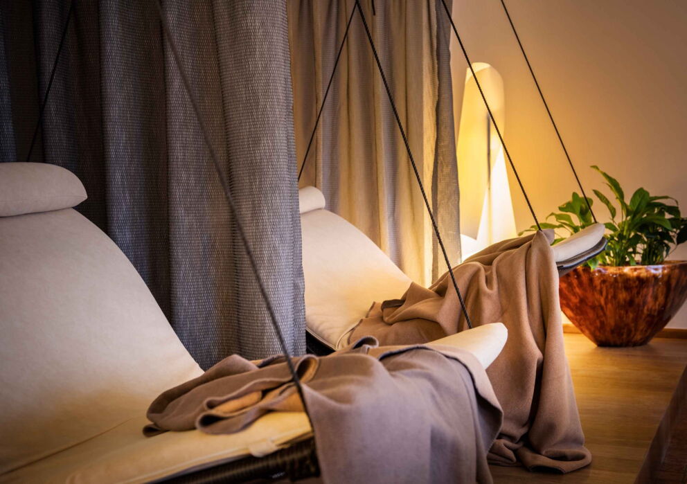 Bequeme Schaukel Liegen im Spa Bereich des Hotels im Weissen Rössl
