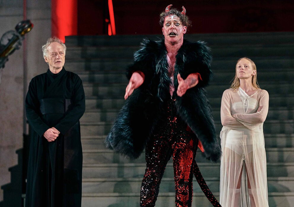 Als Teufel verkleideter Schauspieler auf den Salzburger Festspielen