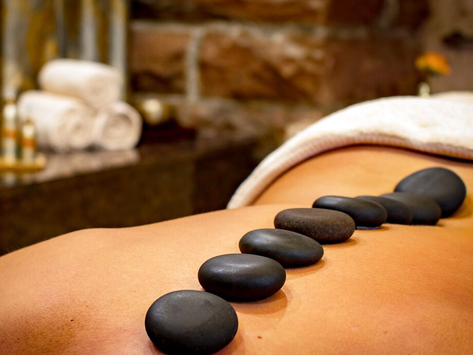 Hot Stone Massage im Weissen Rössl