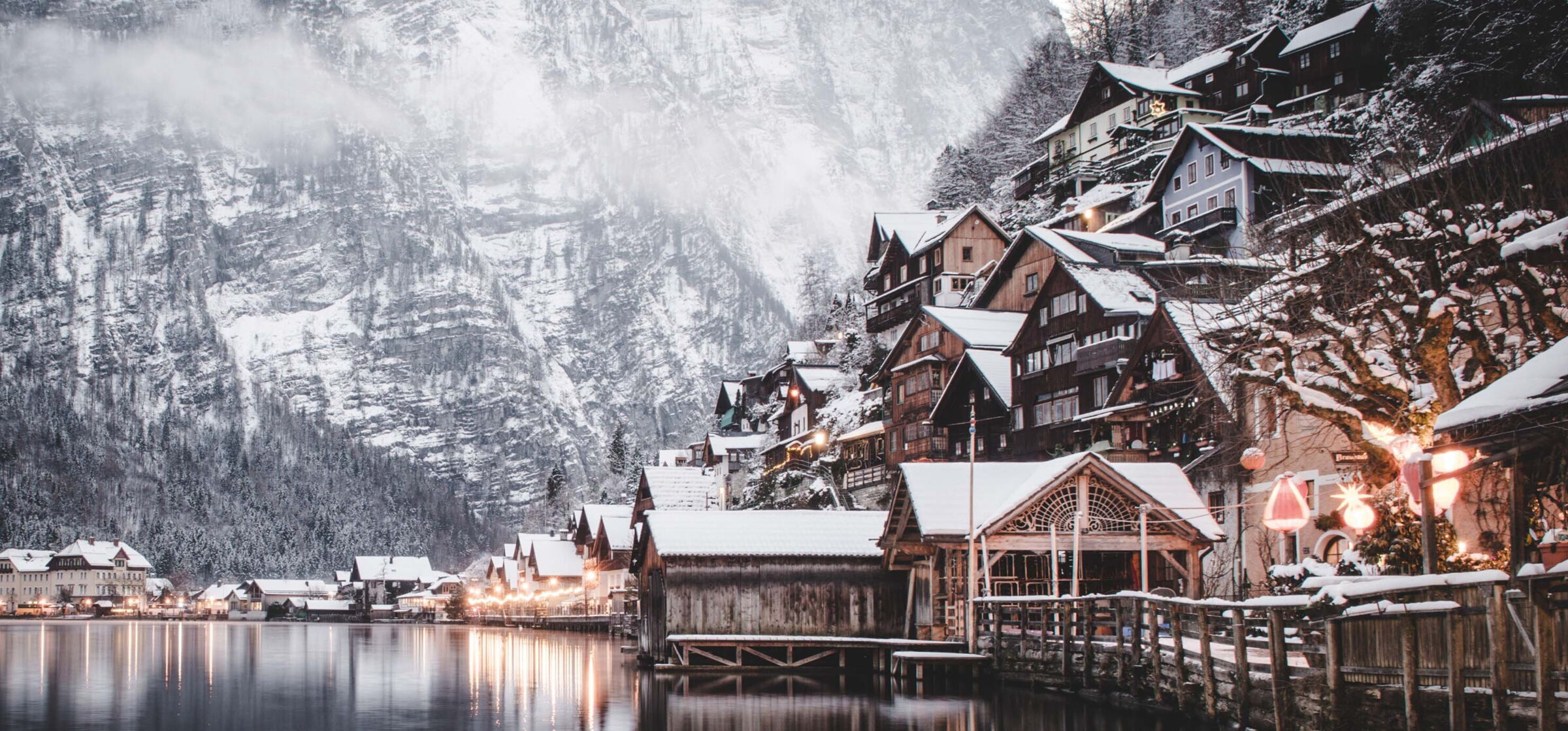 Das Weltkulturerbe Hallstatt und der Hallstättersee in Österreich im Winter